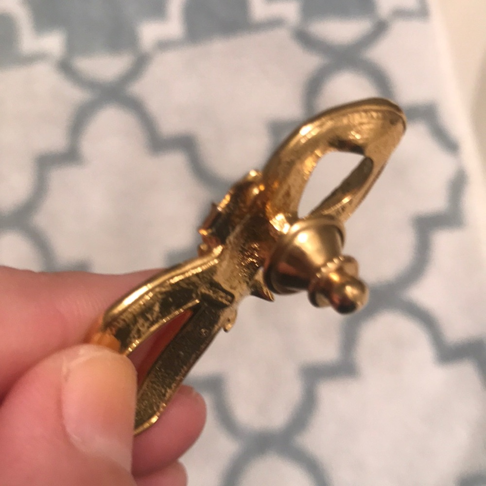🌺 Avon Breast Cancer Ribbon Pin - Picture 3 of 4